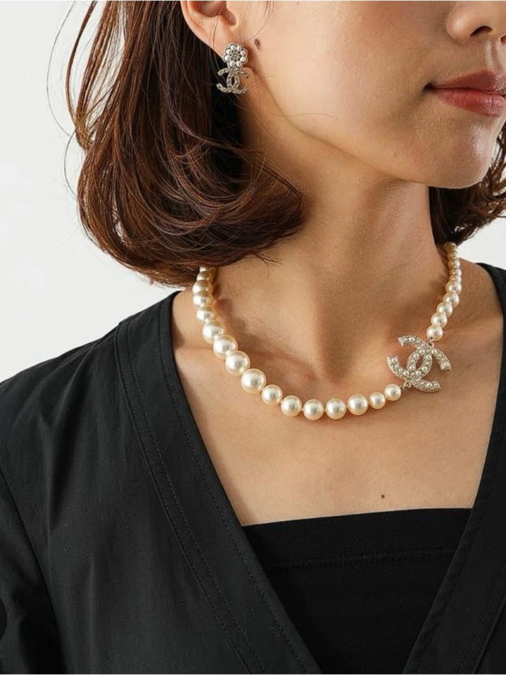 Chanel 100th Anniversary Pearl and Crystal CC Logo Necklace in Ivory and Gold - Picture 13 of 14